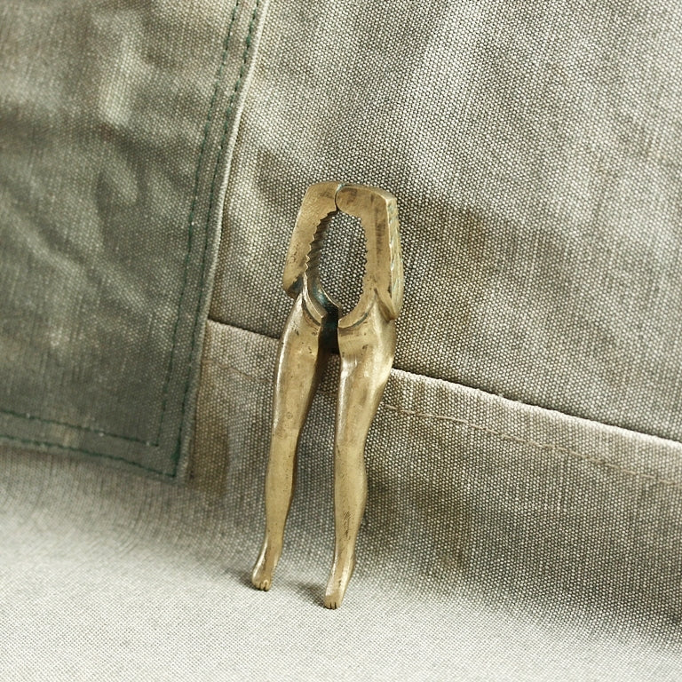 Messing-Nussknacker „Lady Legs“ – Made in Italy