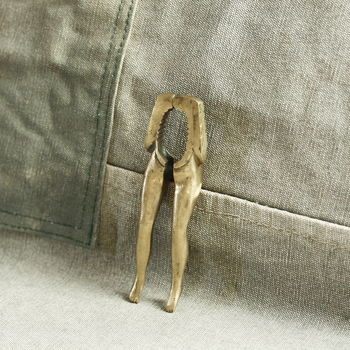 Messing-Nussknacker „Lady Legs“ – Made in Italy