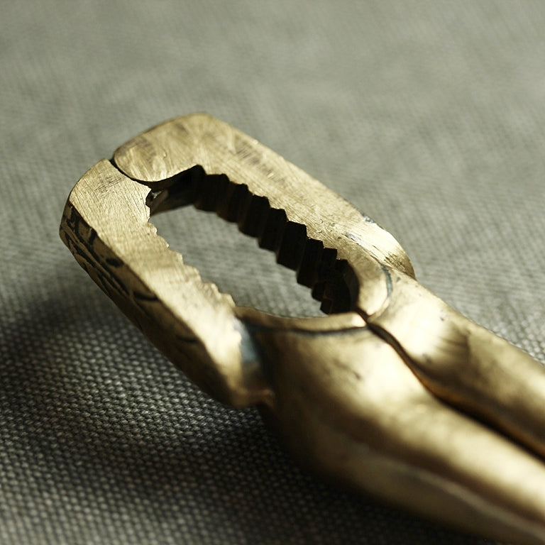 Messing-Nussknacker „Lady Legs“ – Made in Italy