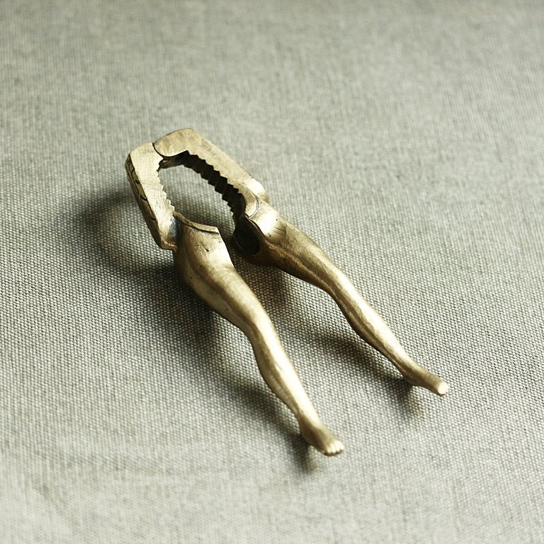 Messing-Nussknacker „Lady Legs“ – Made in Italy