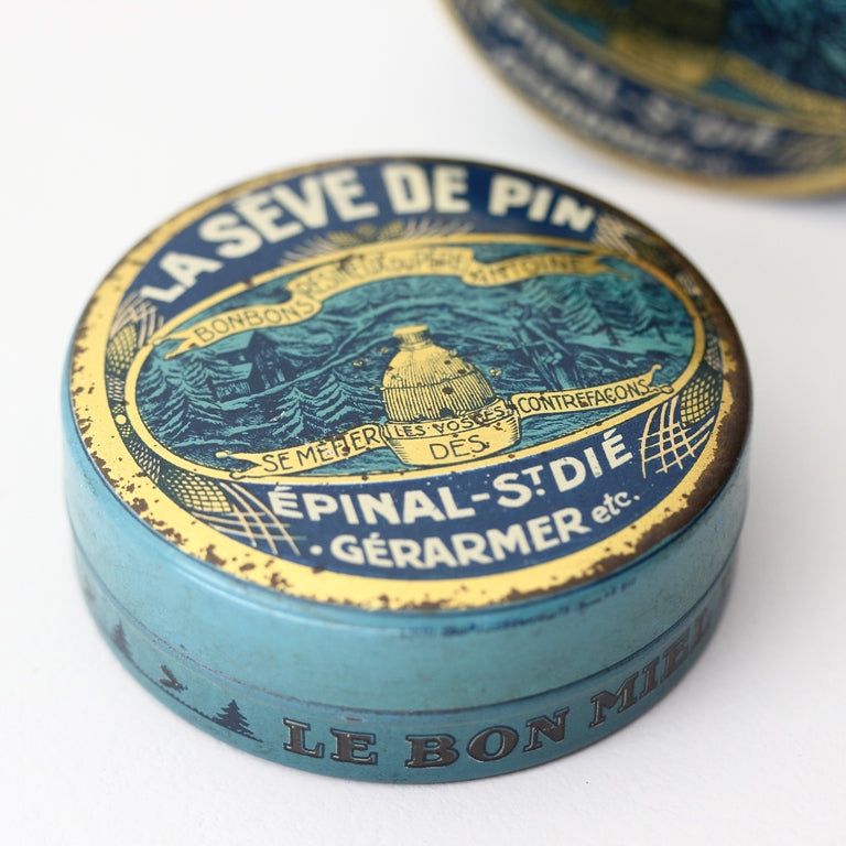 Französische Bonbondose „La Sève de Pin“ – 1930