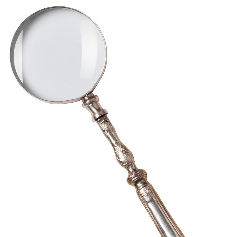 Edle Lupe mit Griff im Stil antiken Bestecks und klarer Glaslinse.