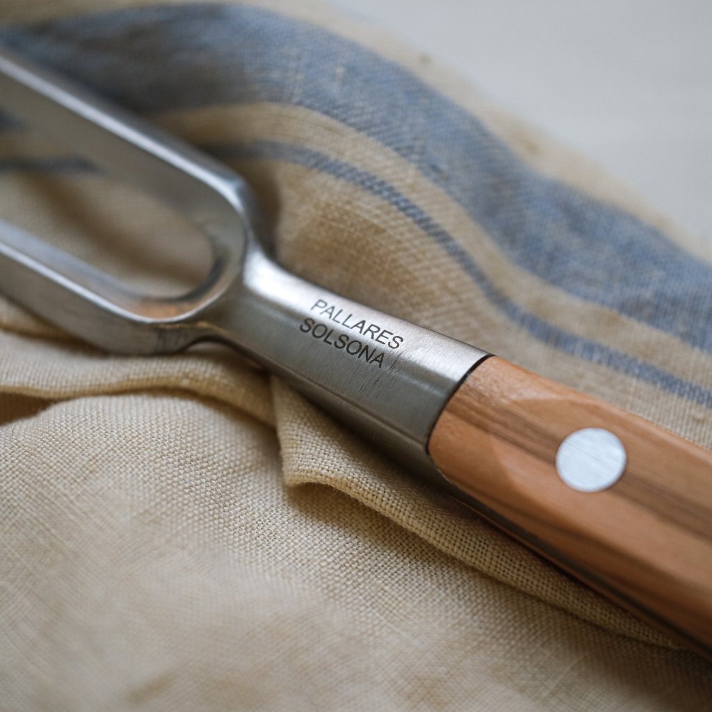 Two Line Fork Two Points Forged Fork Boxwood | Pallarès Solsona | Peter Fields