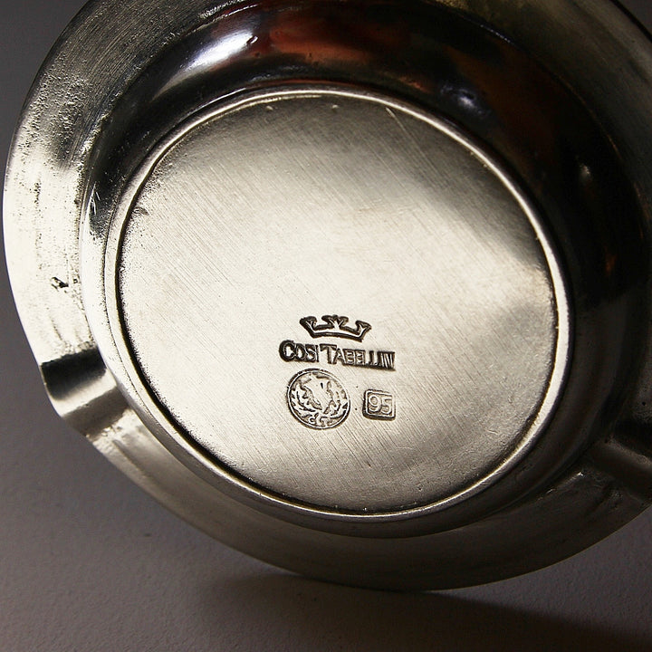 Detail der Unterseite mit Stempel des Aschenbechers Vesuvio