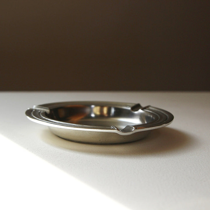 Aschenbecher Vesuvio aus Hartzinn in Seitenansicht