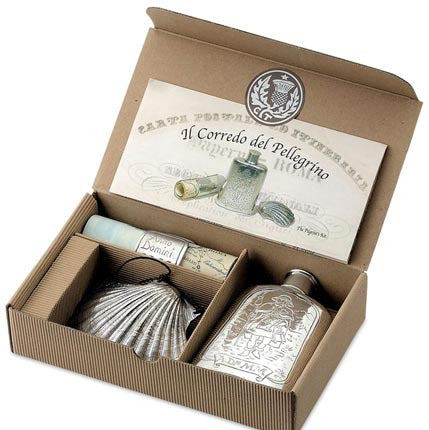 Historisches Pilger-Set mit Feldflasche, Jakobsmuschel und Pilgerkarte in Geschenkbox