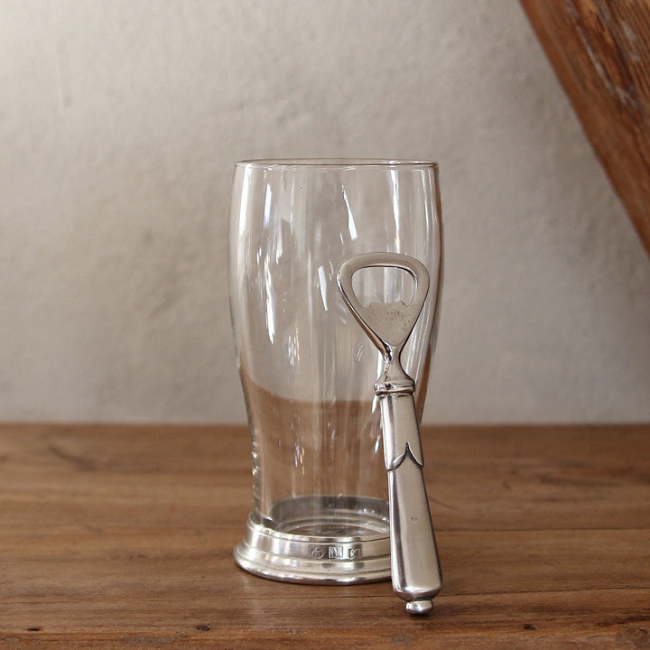 Bierglas Sirmione aus Kristallglas mit Zinnfuß in Detailansicht