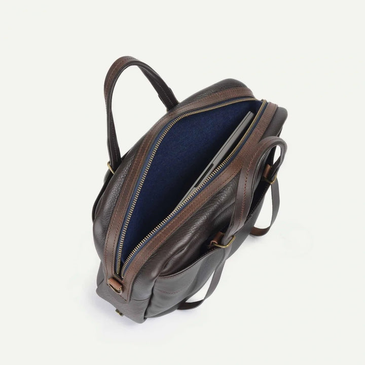 Innenansicht einer Leder Businesstasche mit Laptopfach