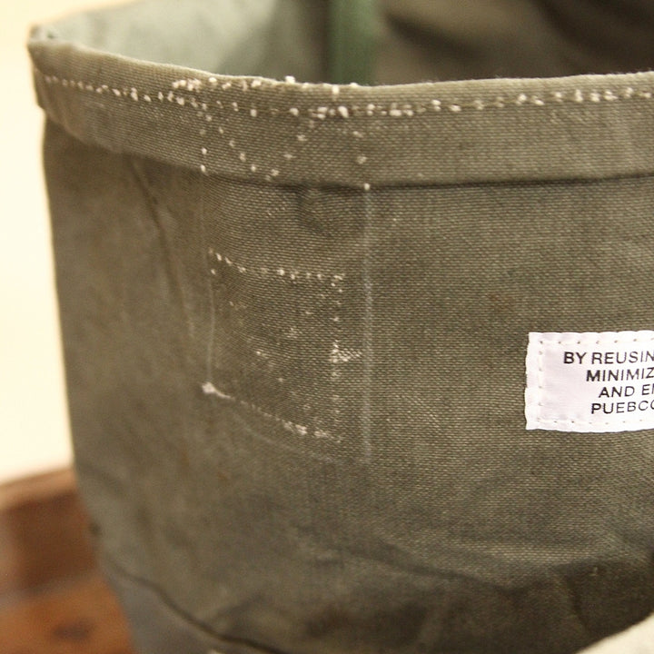 Cache-pot en toile à rivets