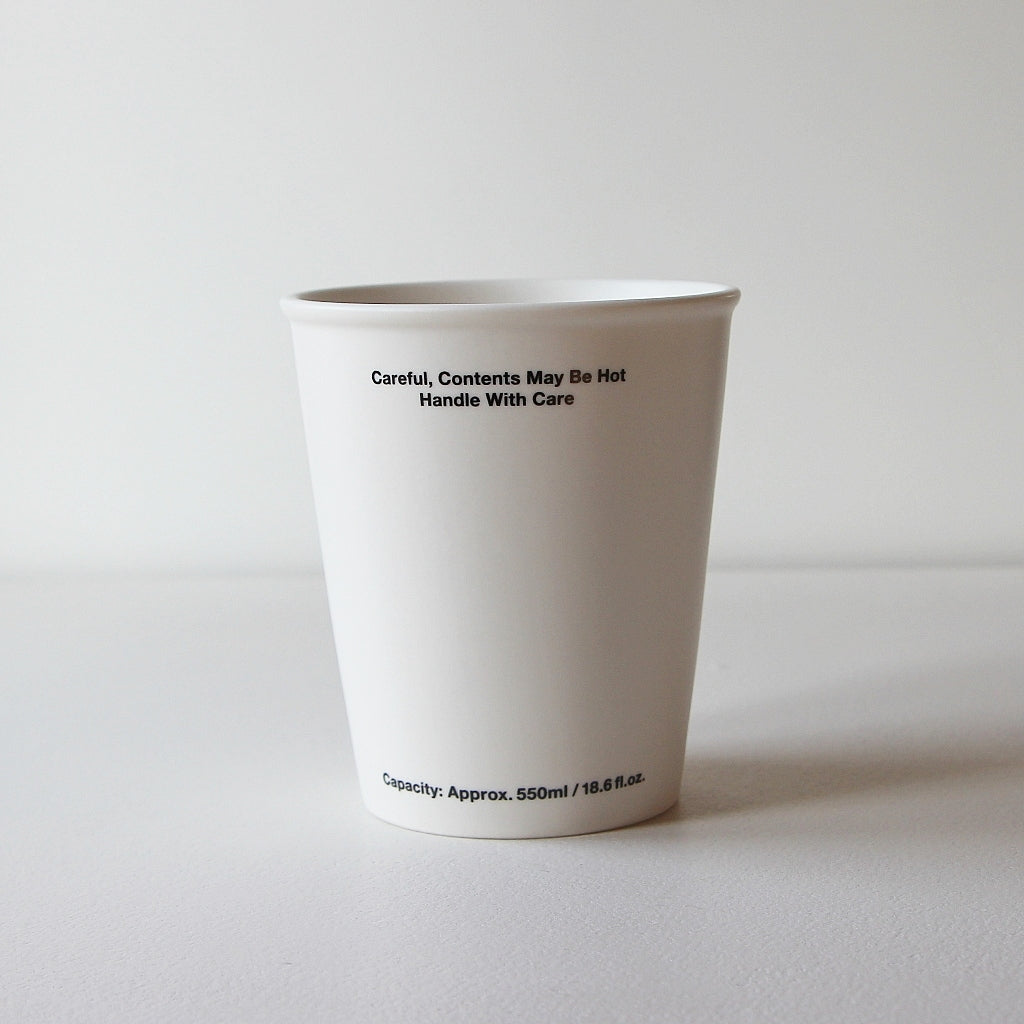 Ceramic Not Paper Cup Instant Noodle aus Keramik in Form eines klassischen Instant-Nudelbechers.