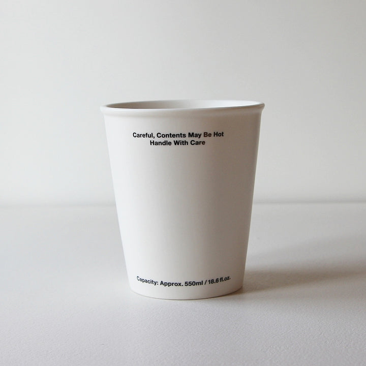 Ceramic Not Paper Cup Instant Noodle aus Keramik in Form eines klassischen Instant-Nudelbechers.