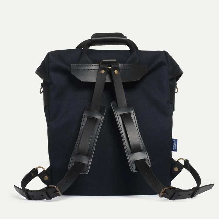 Rückansicht des Chiloé Backpack Black mit gepolsterten Schultergurten