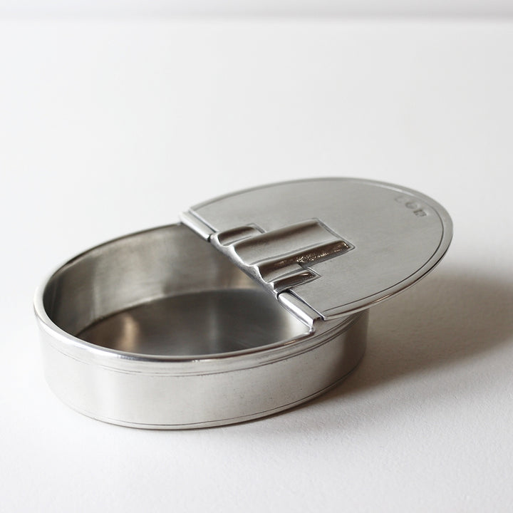 Geöffneter ovaler Aschenbecher mit Deckel aus handgegossenem Hartzinn von Cosi Tabellini