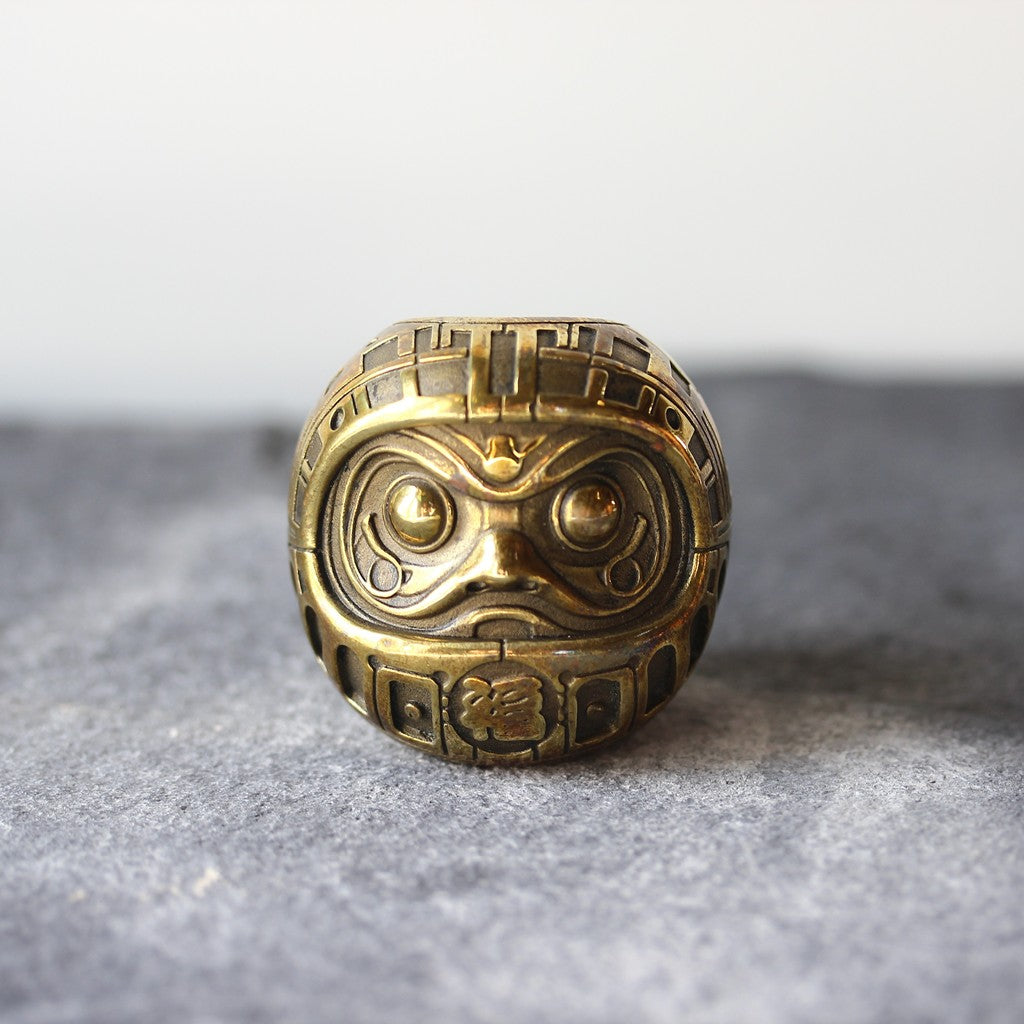 Daruma Räucherhalter aus Messing – handgefertigt in Japan