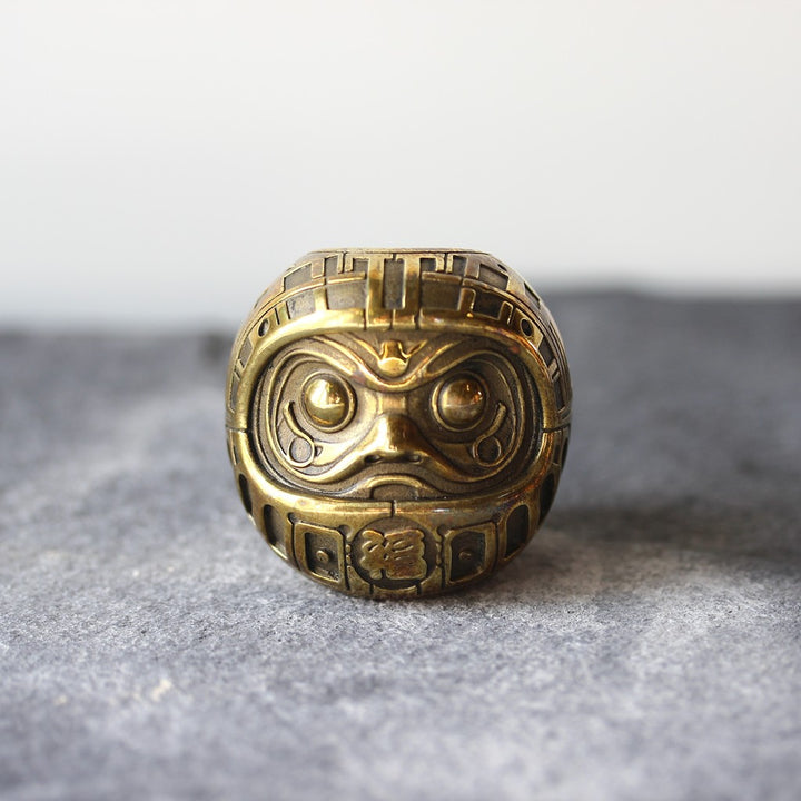 Daruma Räucherhalter aus Messing – handgefertigt in Japan
