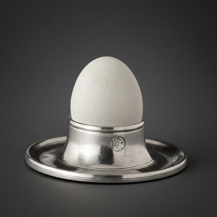 Eierbecher aus Hartzinn mit Ei von Cosi Tabellini