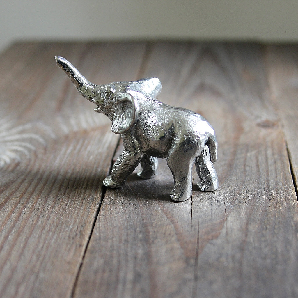 Elefant Skulptur aus Zinn in Rückansicht