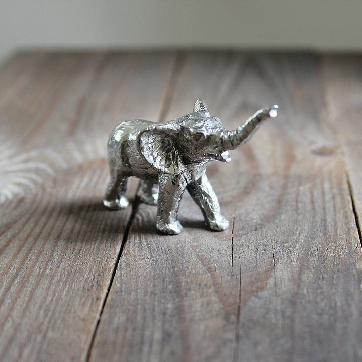 Elefant Figur aus Zinn in Seitenansicht