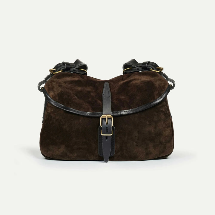 Fisherman's Musette XS aus dunkelbraunem Veloursleder von Bleu de Chauffe in Frontansicht
