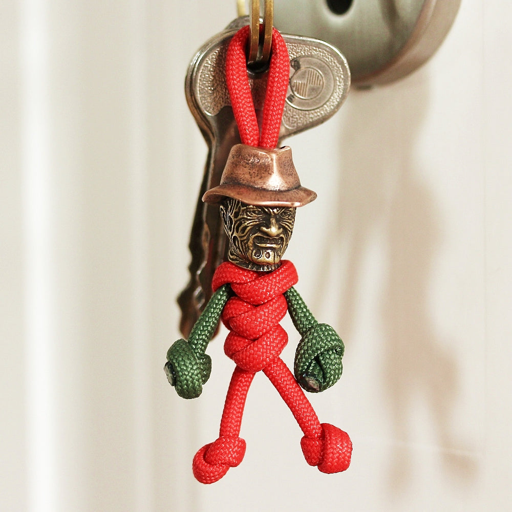 Freddy Krueger Keychain aus Messing und Paracord, handgefertigt in UK, seitliche Ansicht