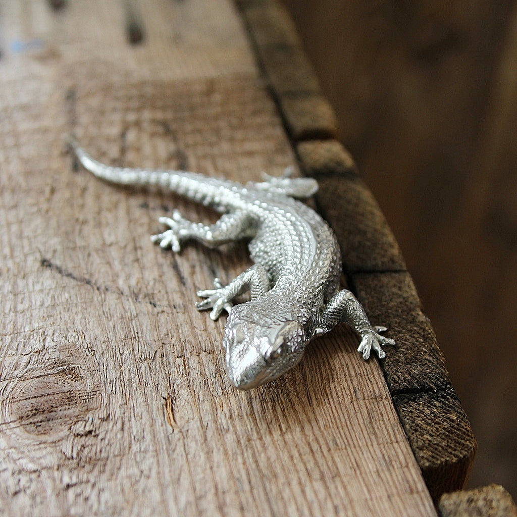 Gecko Figur aus Zinn in Draufsicht