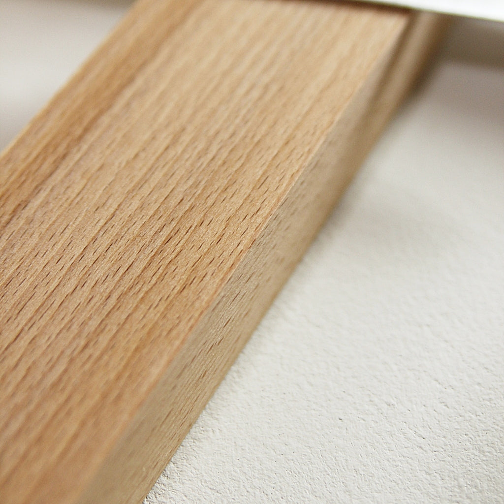 Minimalistische Messerleiste aus Buche in der Küche