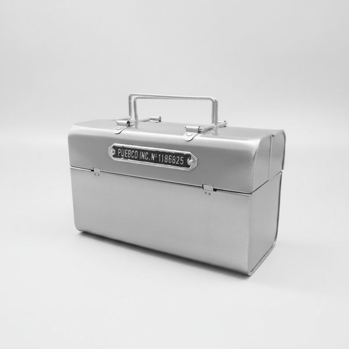 Handgefertigte Iron Tool Box aus recyceltem Stahl von Puebco in Frontansicht