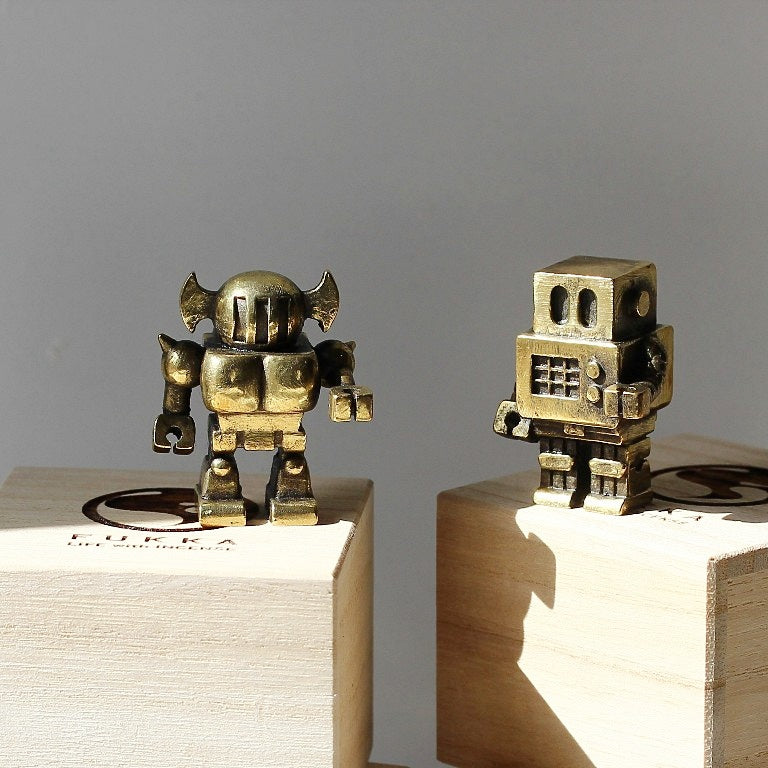 Japacolle Robot 1 und Robot 2 Räucherstäbchenhalter aus Messing