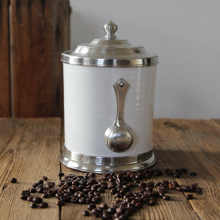 Detail von Zinndeckel und Zinnrand der Kaffeedose von Cosi Tabellini