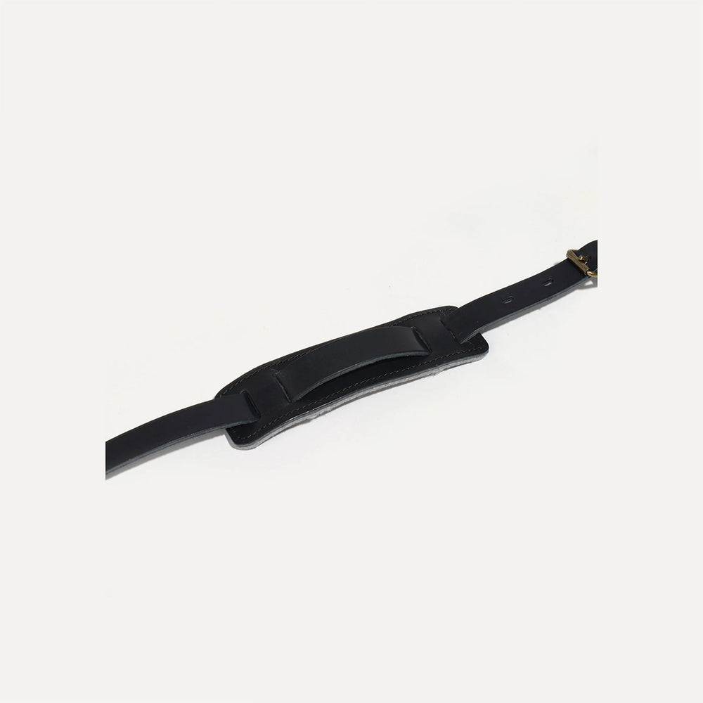 Verstellbarer Schultergurt aus pflanzlich gegerbtem Leder