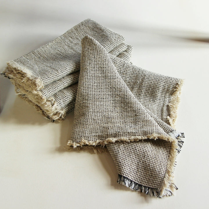 Leinen Servietten Tribu Noir von Charvet Editions mit Fransen