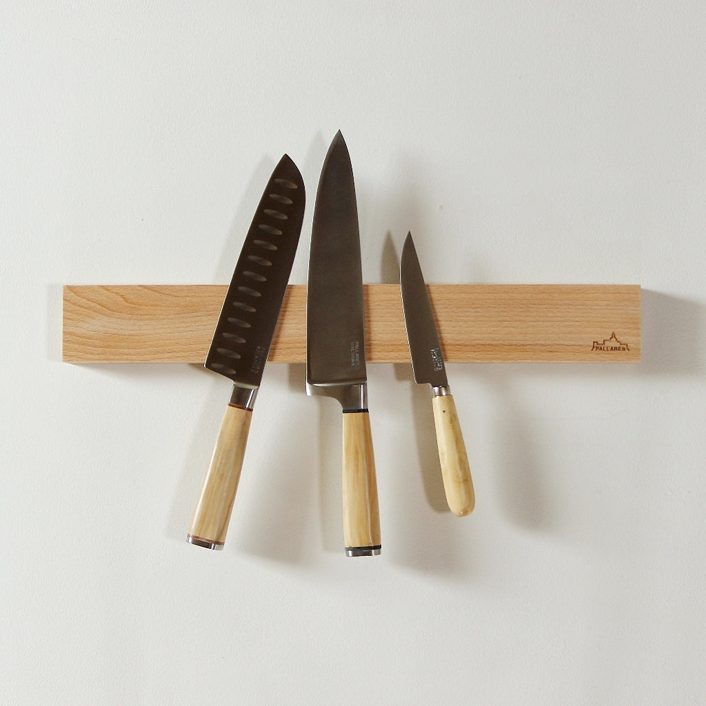 Magnetische Messerleiste aus Buche mit Küchenmessern von Pallarès Solsona