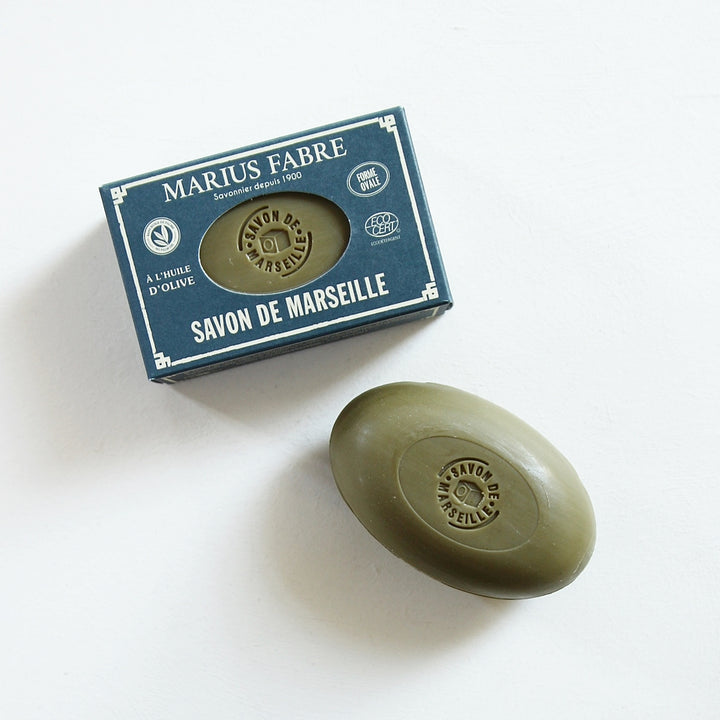 Savon de Marseille Olivenölseife von Marius Fabre mit Verpackung, hergestellt nach traditionellem Marseille-Verfahren in Frankreich