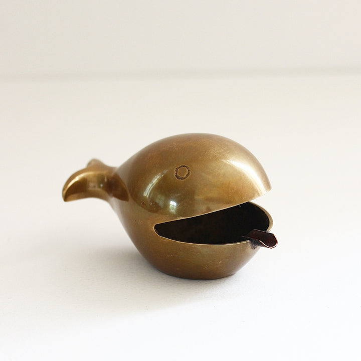 Aschenbecher in Walform aus Messing von Chehoma