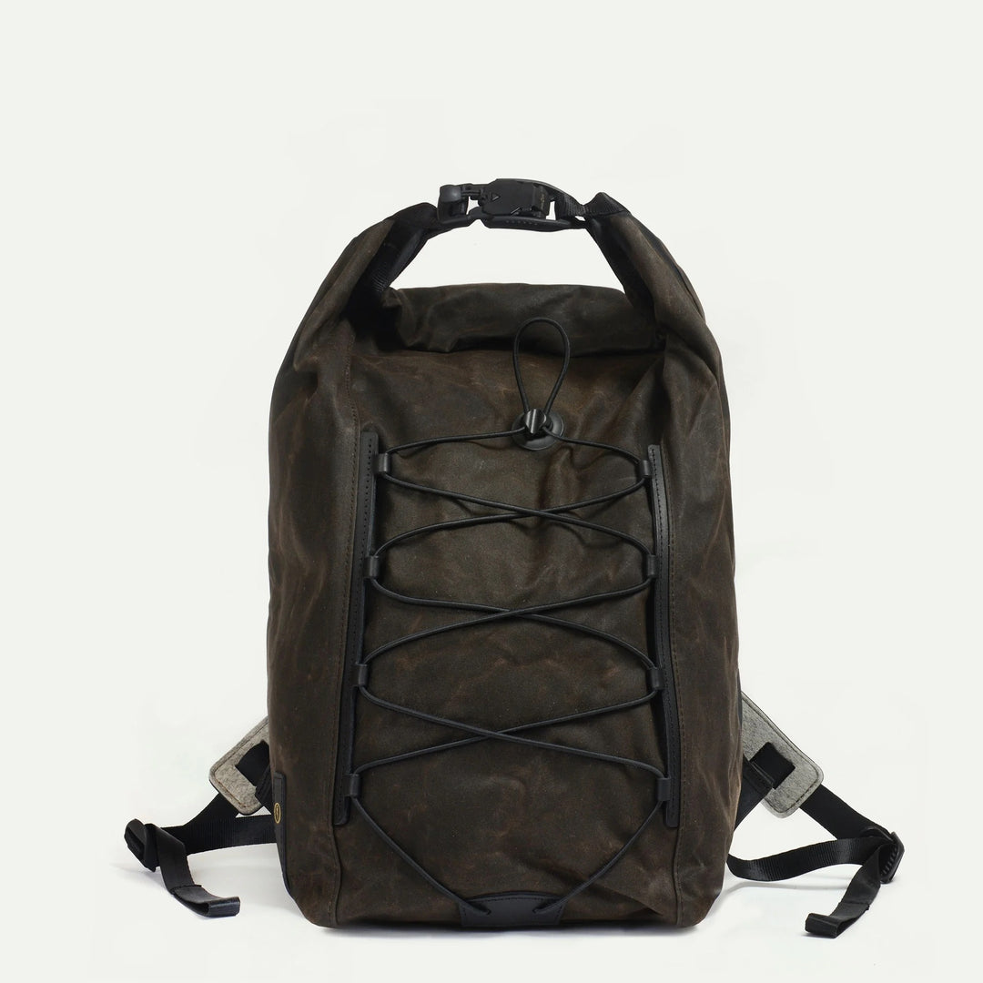 Meteor Backpack Waxed von Bleu de Chauffe aus gewachstem Canvas und Leder in Frontansicht