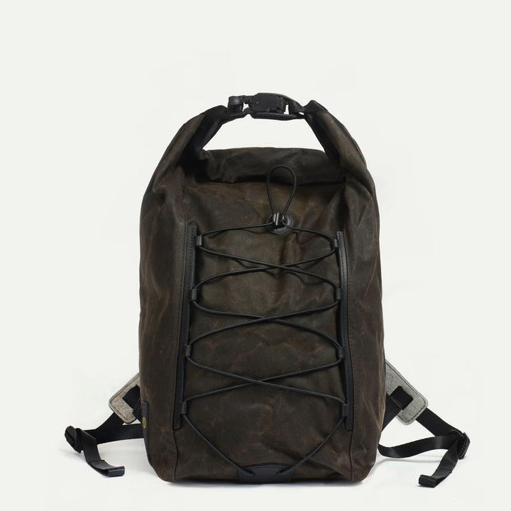 Meteor Backpack Waxed von Bleu de Chauffe aus gewachstem Canvas und Leder in Frontansicht