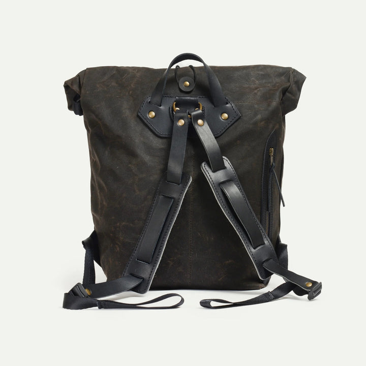 Rückansicht des Meteor Backpack Waxed mit gepolsterten Schultergurten
