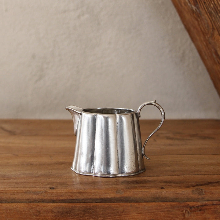 Milchkännchen Britannia aus Hartzinn von Cosi Tabellini