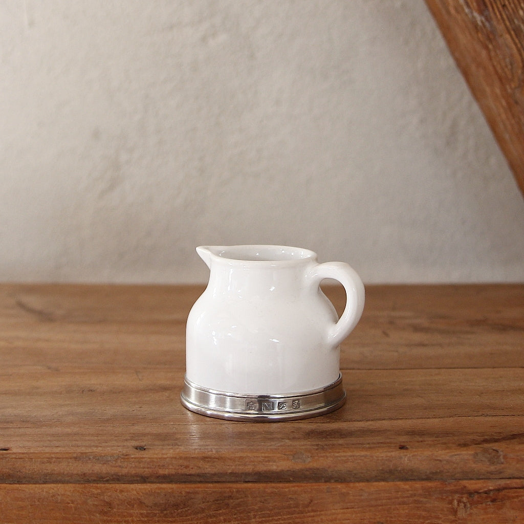 Milchkännchen Convivio aus Keramik mit Zinnrand von Cosi Tabellini