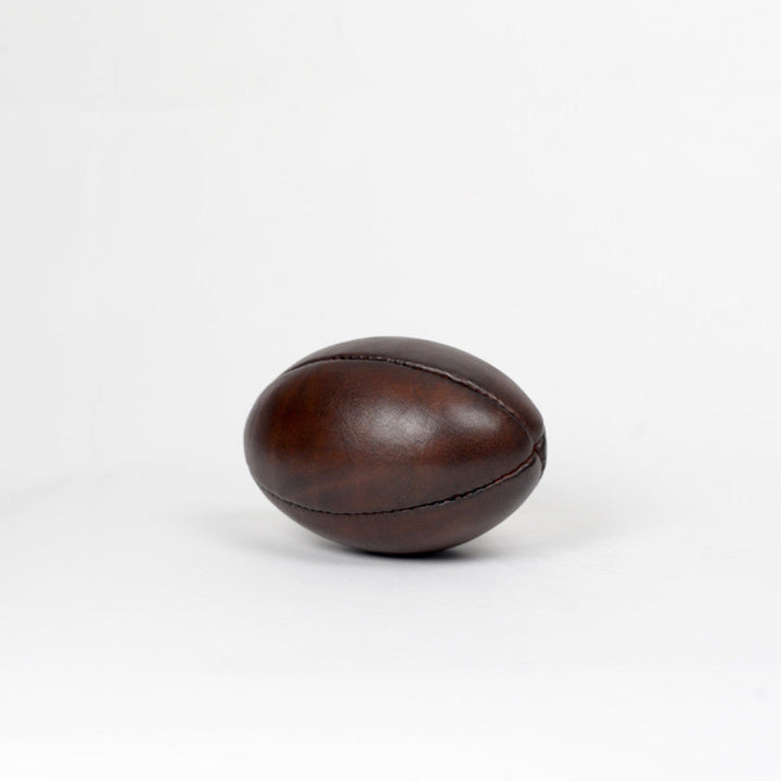 Kleiner Rugby Ball aus Leder im Vintage Stil