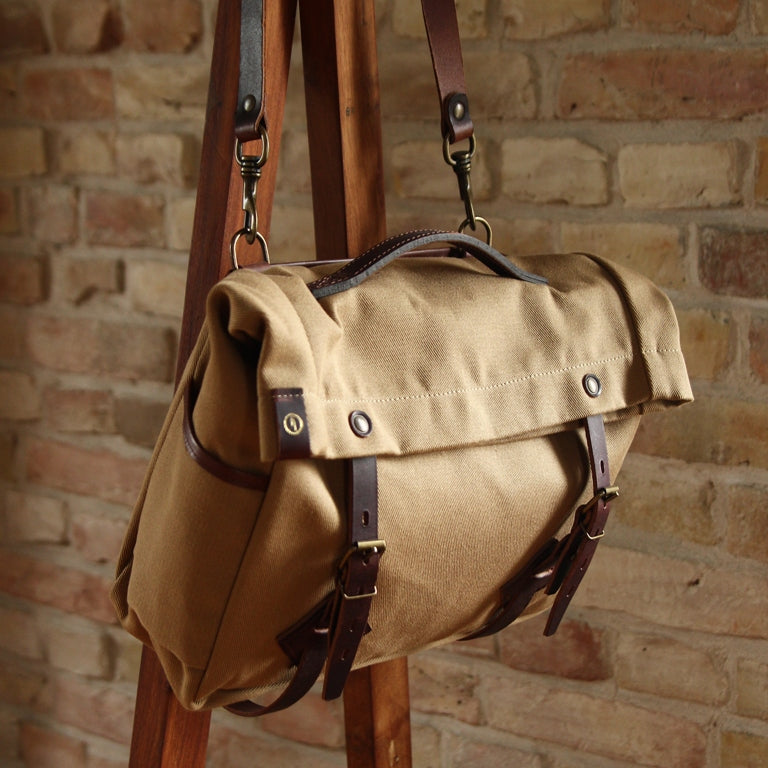 Musette Tasche Gaston aus Canvas und Leder in Camel von Bleu de Chauffe