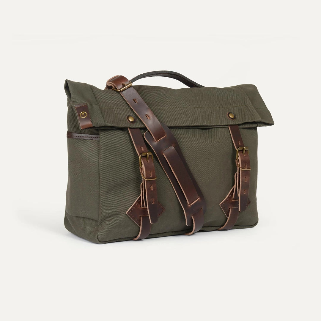 Musette Tasche in Khaki aus Canvas und Leder im Detail