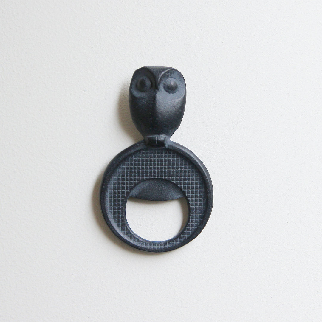 Owl Bottle Opener – japanischer Flaschenöffner aus schwarzem Gusseisen in Eulenform