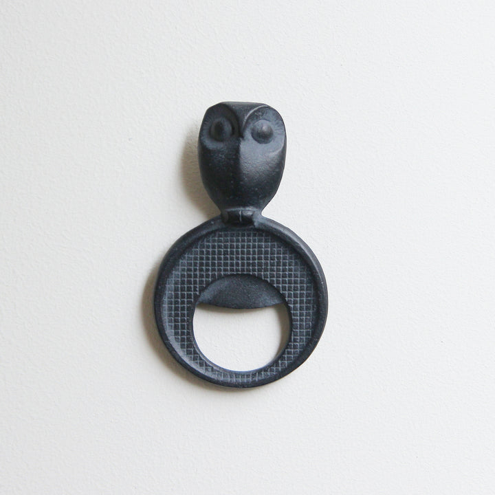 Owl Bottle Opener – japanischer Flaschenöffner aus schwarzem Gusseisen in Eulenform