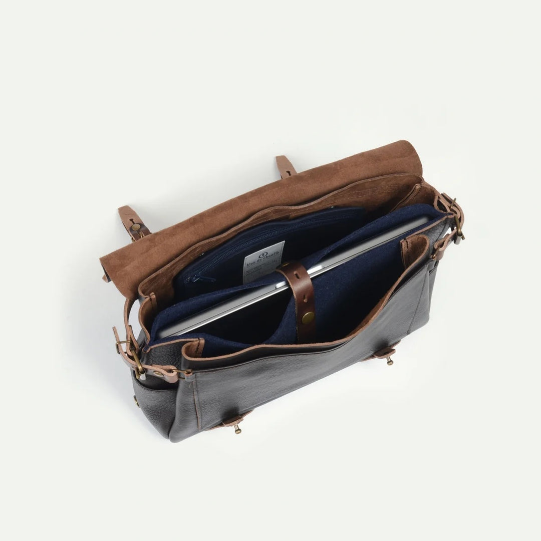 Innenansicht einer Leder Postman Tasche mit Laptopfach