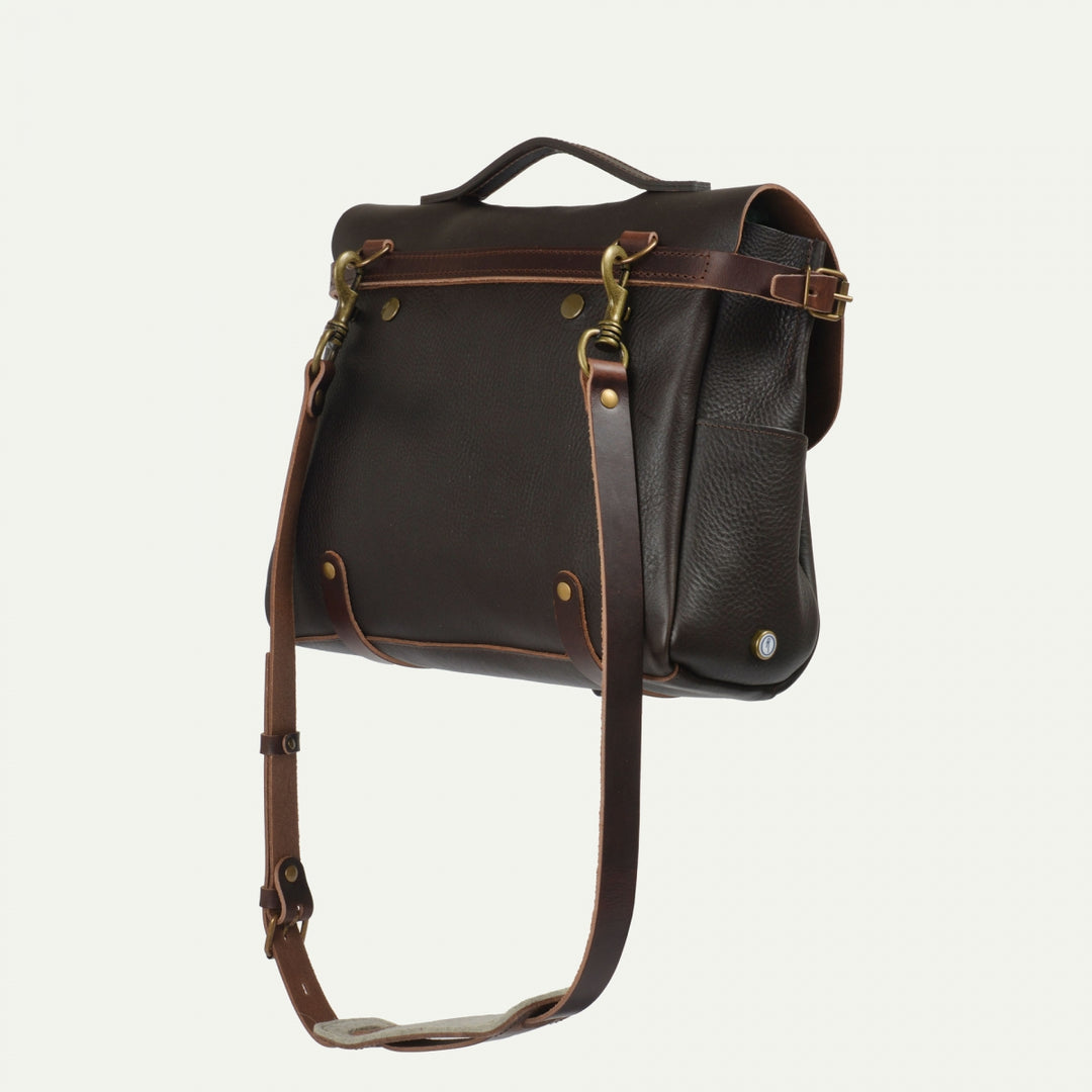 Leder Postman Tasche mit Schultergurt getragen