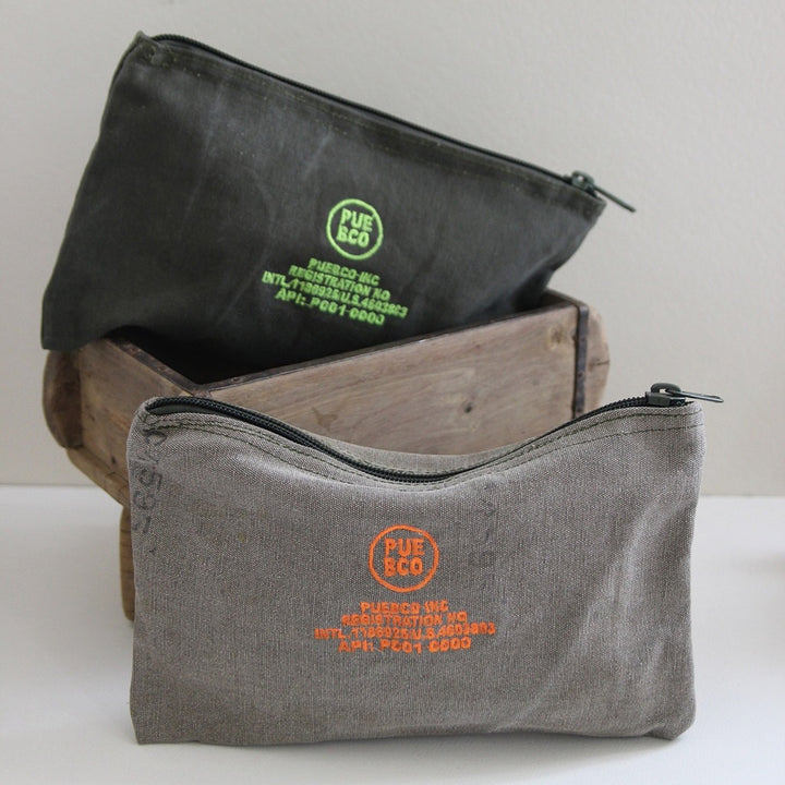 PUEBCO Vintage Tent Fabric Pouch aus recyceltem Zeltstoff mit farbiger Stickerei