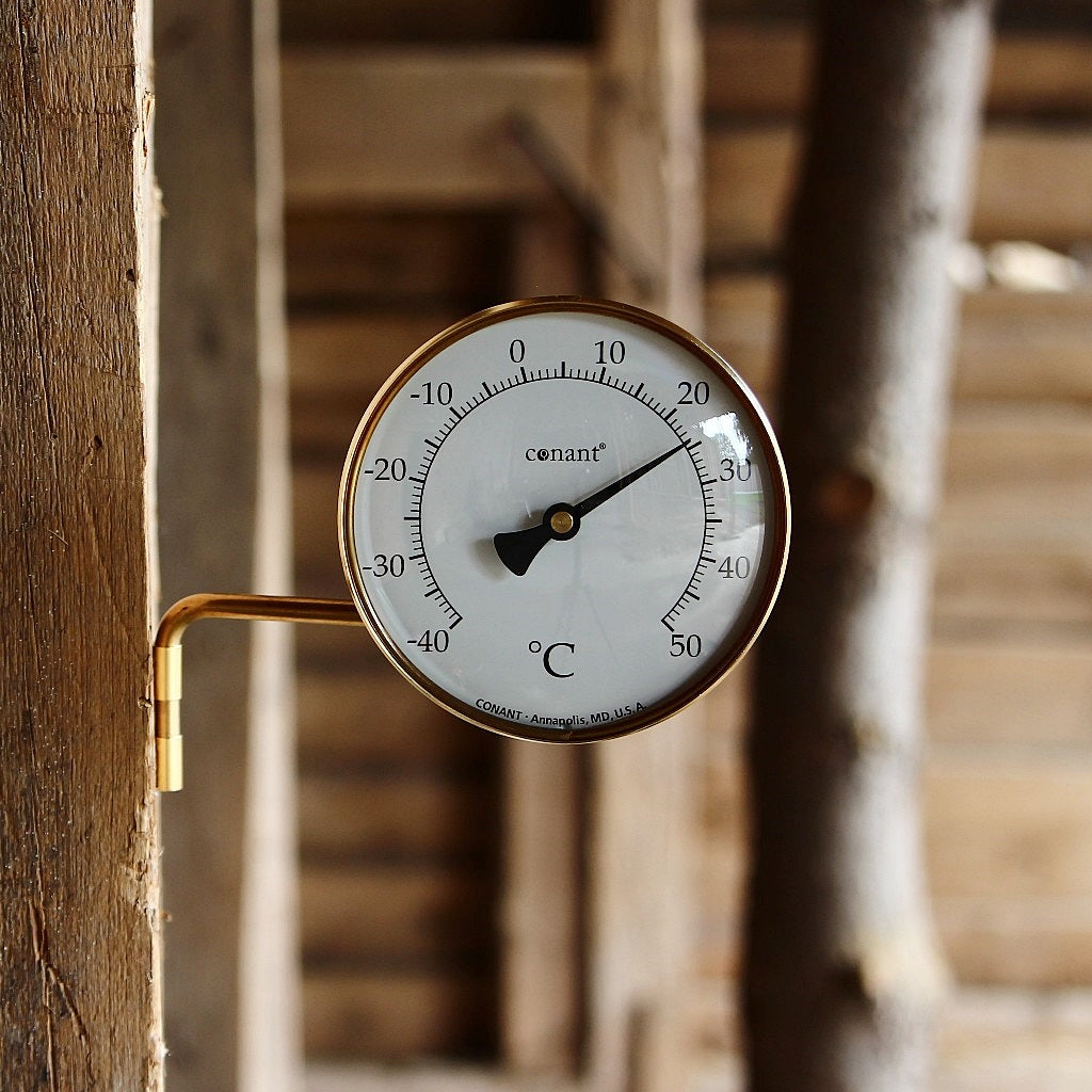 Rundes Wandthermometer aus Messing von Conant mit Schwenkarm