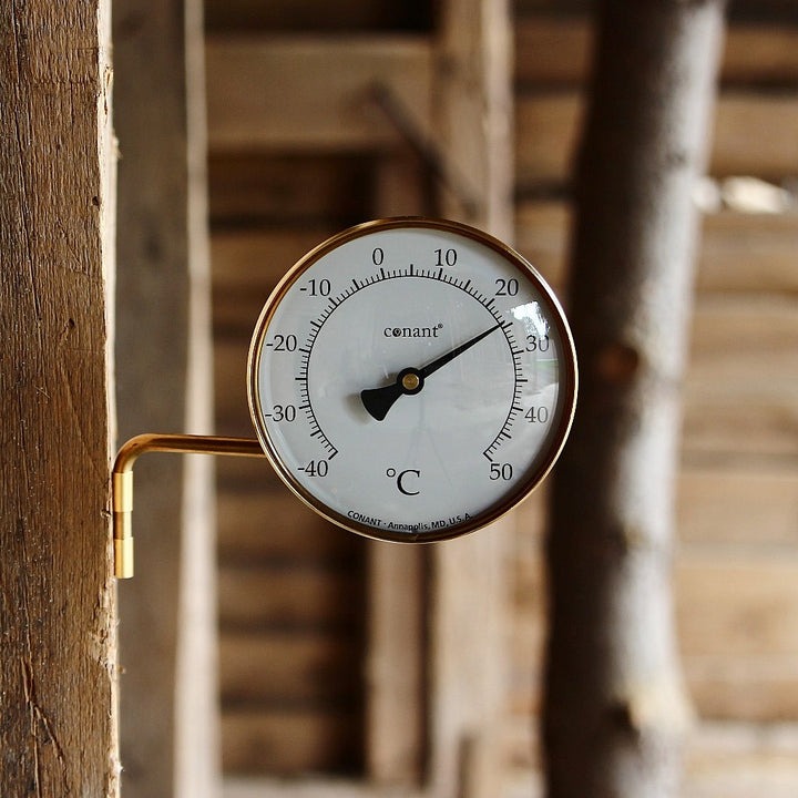 Rundes Wandthermometer aus Messing von Conant mit Schwenkarm