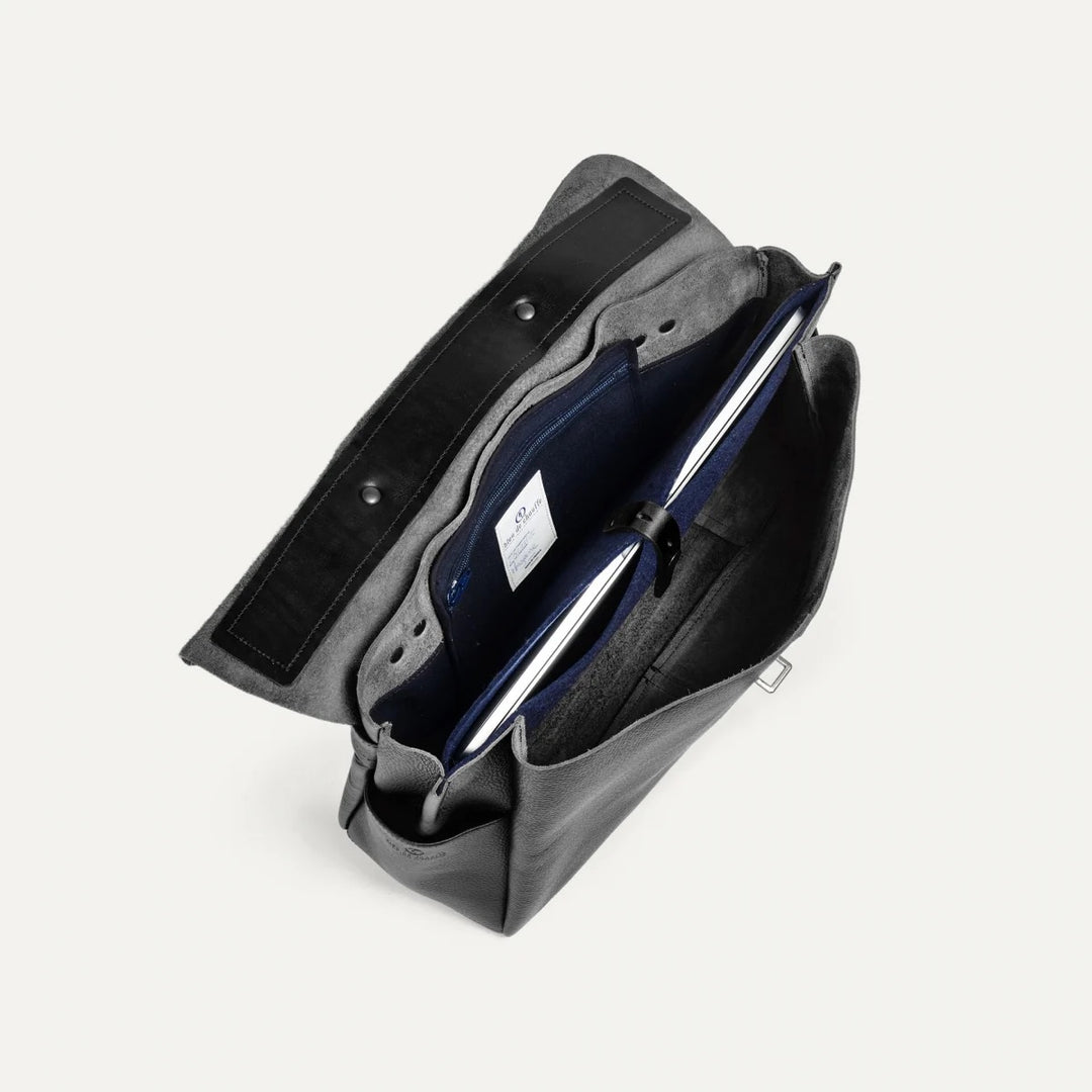 Innenansicht einer Leder Satchel Tasche mit Laptopfach